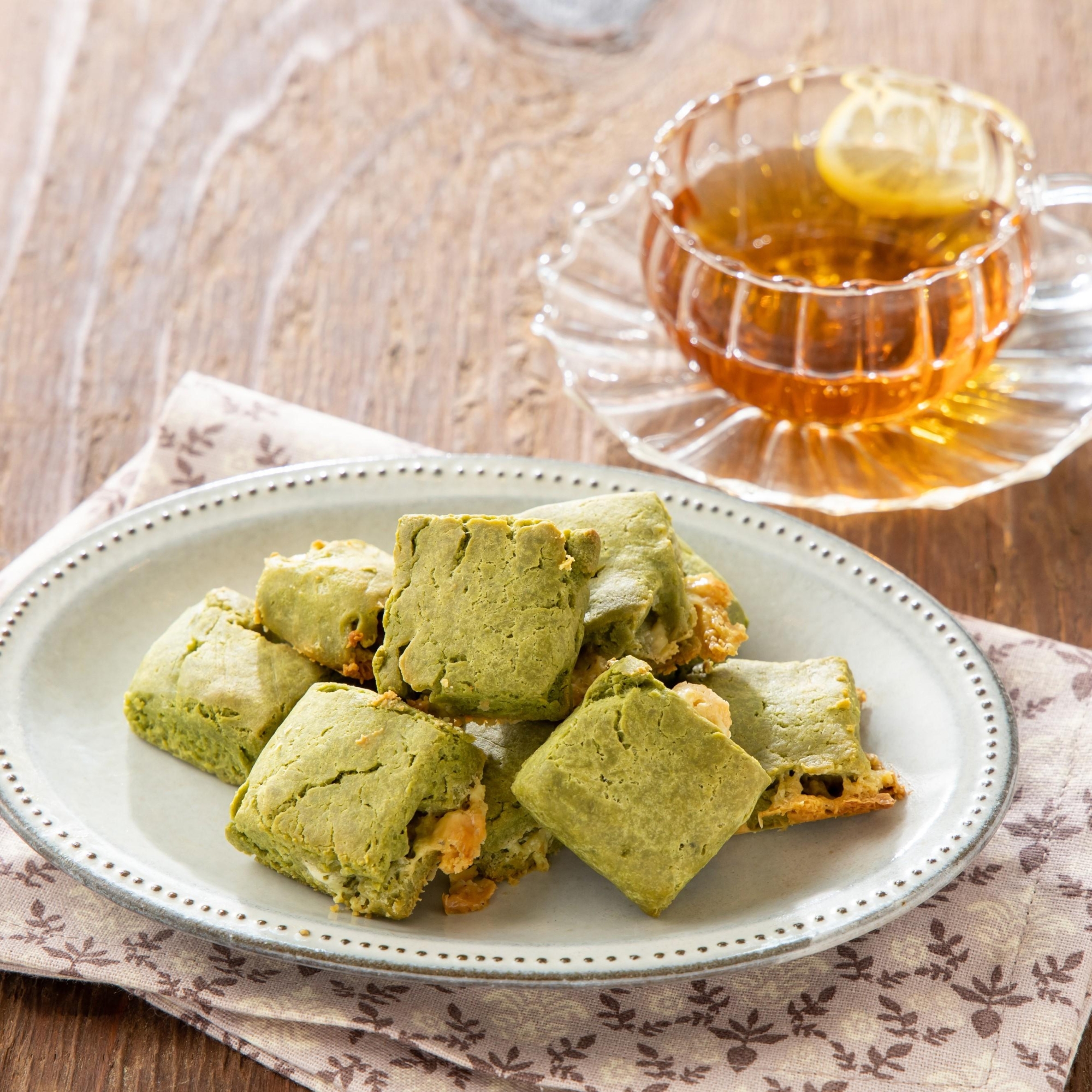 抹茶とトロっとホワイトチョコの低糖質スコーン