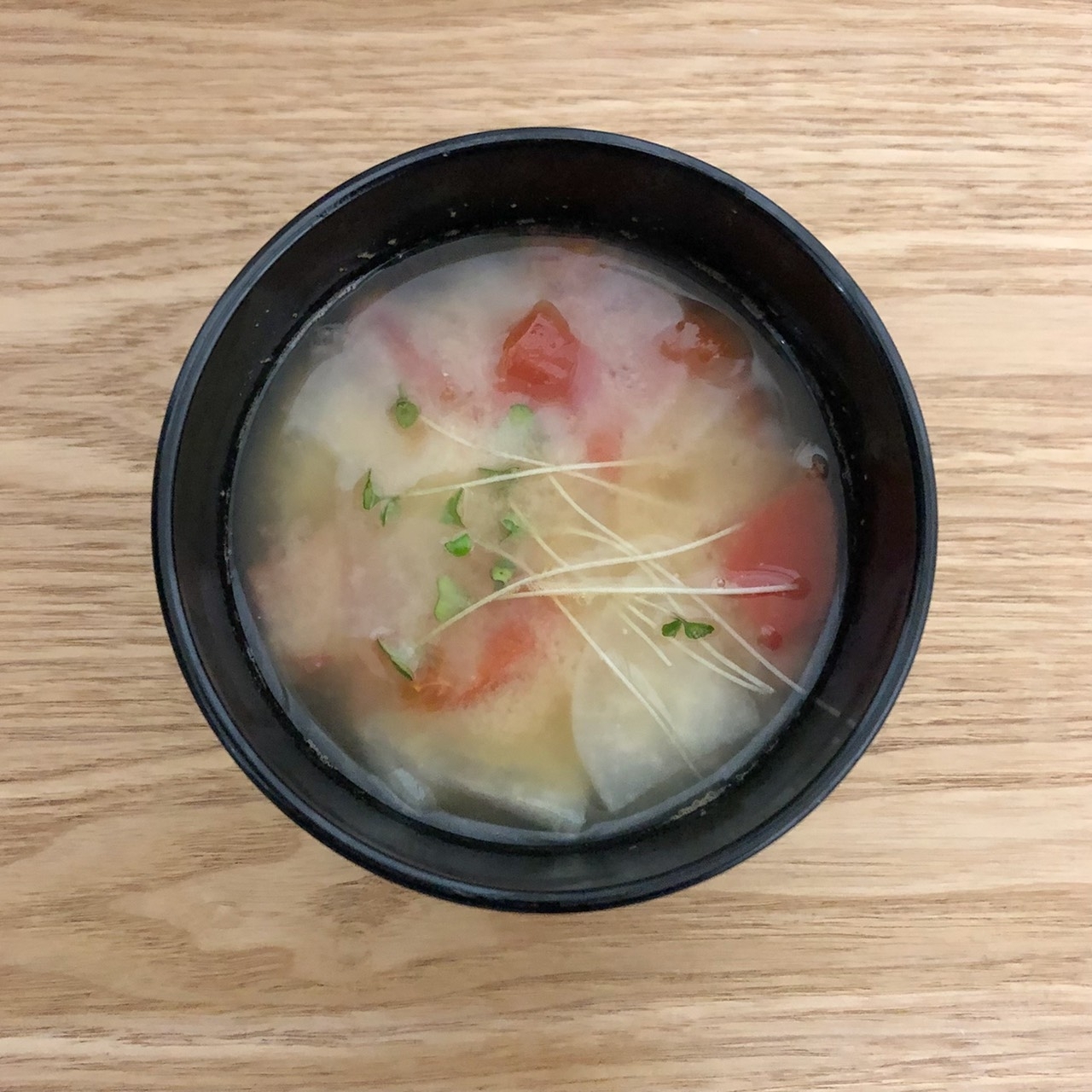 トマトと大根のみそ汁