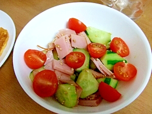 きゅうりとハムとプチトマトのゴマドレサラダ レシピ 作り方 By ショコラ1224 楽天レシピ