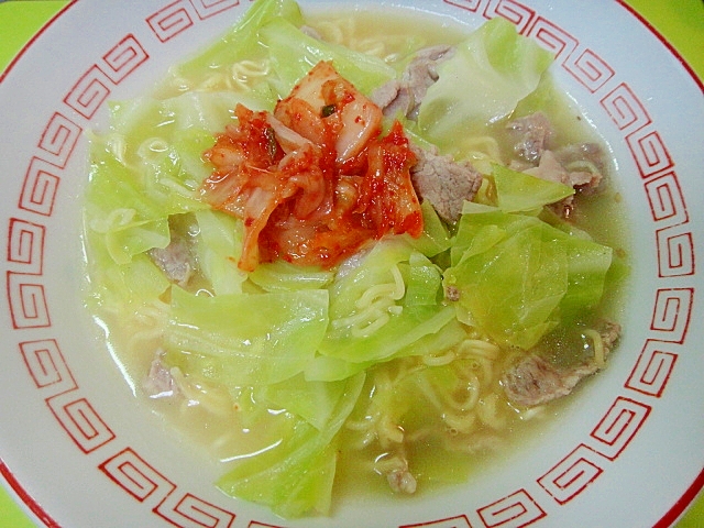 キャベツと豚キムチのとんこつラーメン