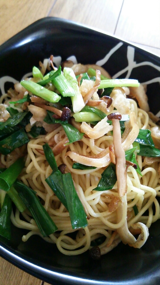 ミミガーとネギの塩焼きそば