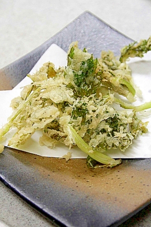 使いきりレシピ『セロリの葉天ぷら』