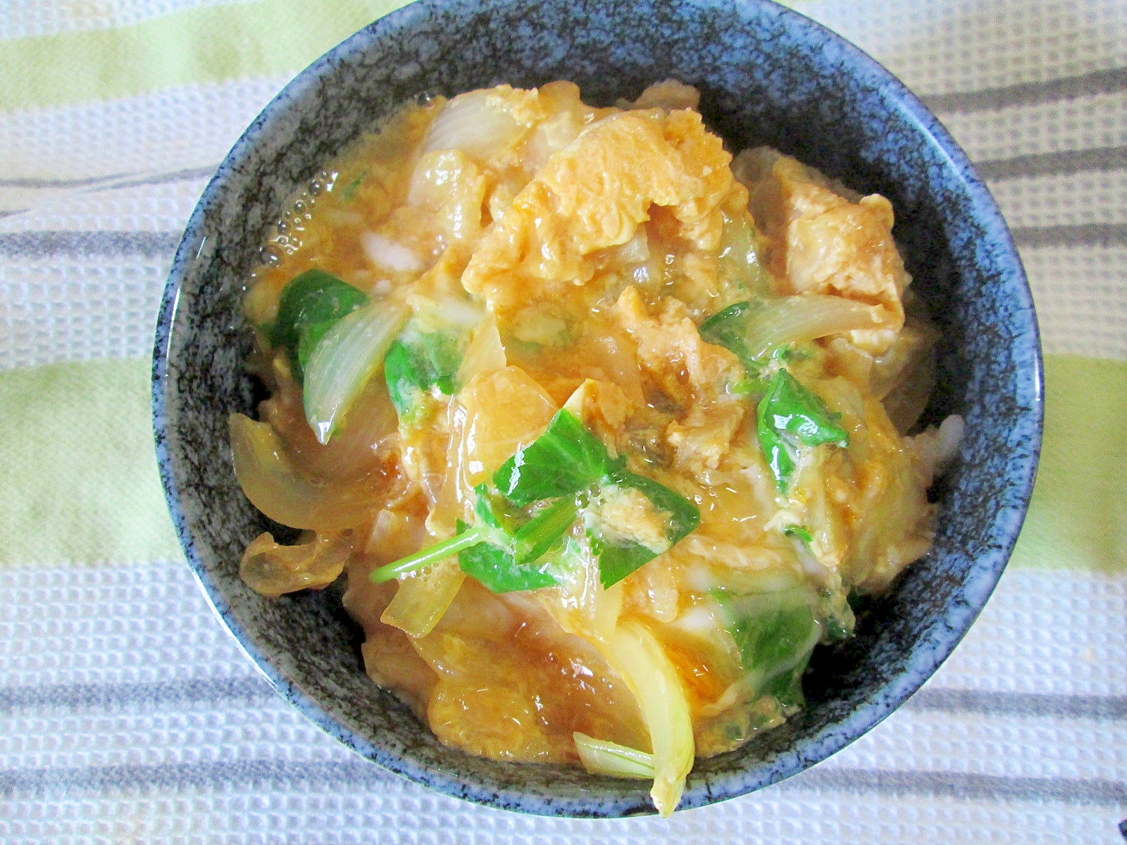 キャベツと新玉ねぎの玉子丼