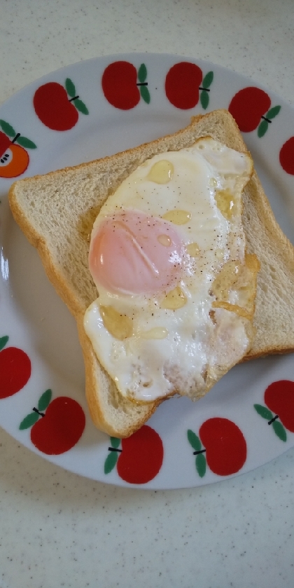 目玉焼きトースト