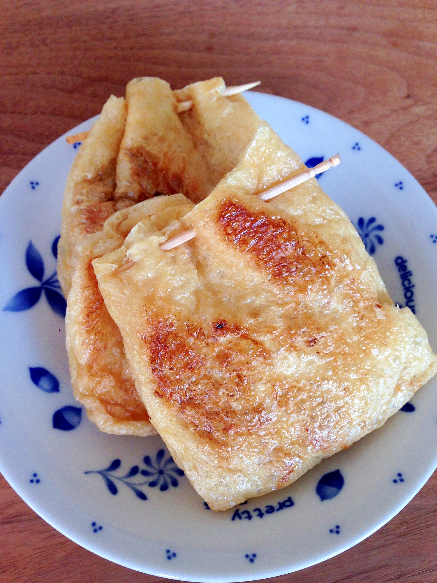 余った卵白と御飯を油揚げに詰めて…カレー風味