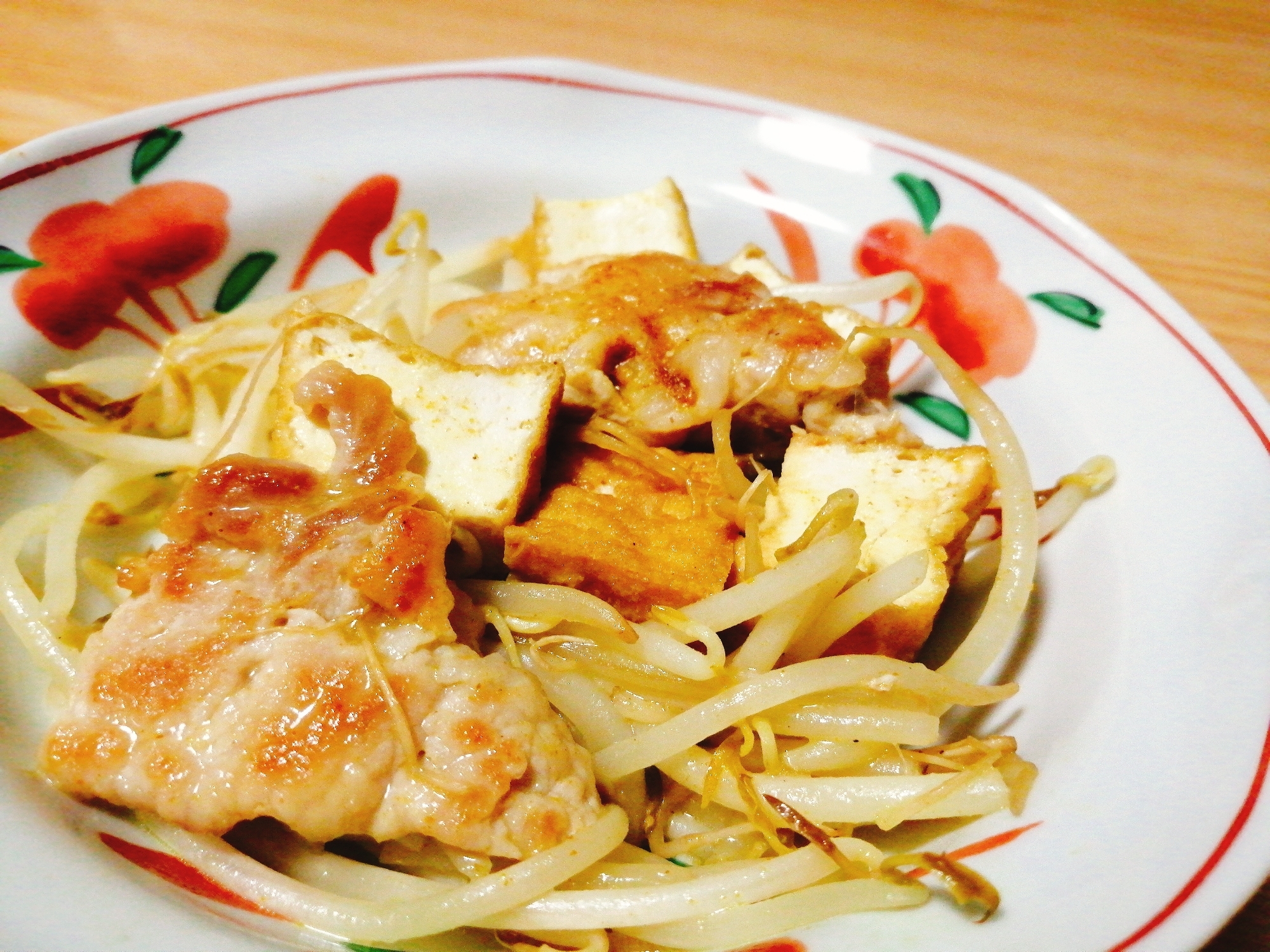 豚肉ともやしと厚揚げのカレー風味炒め