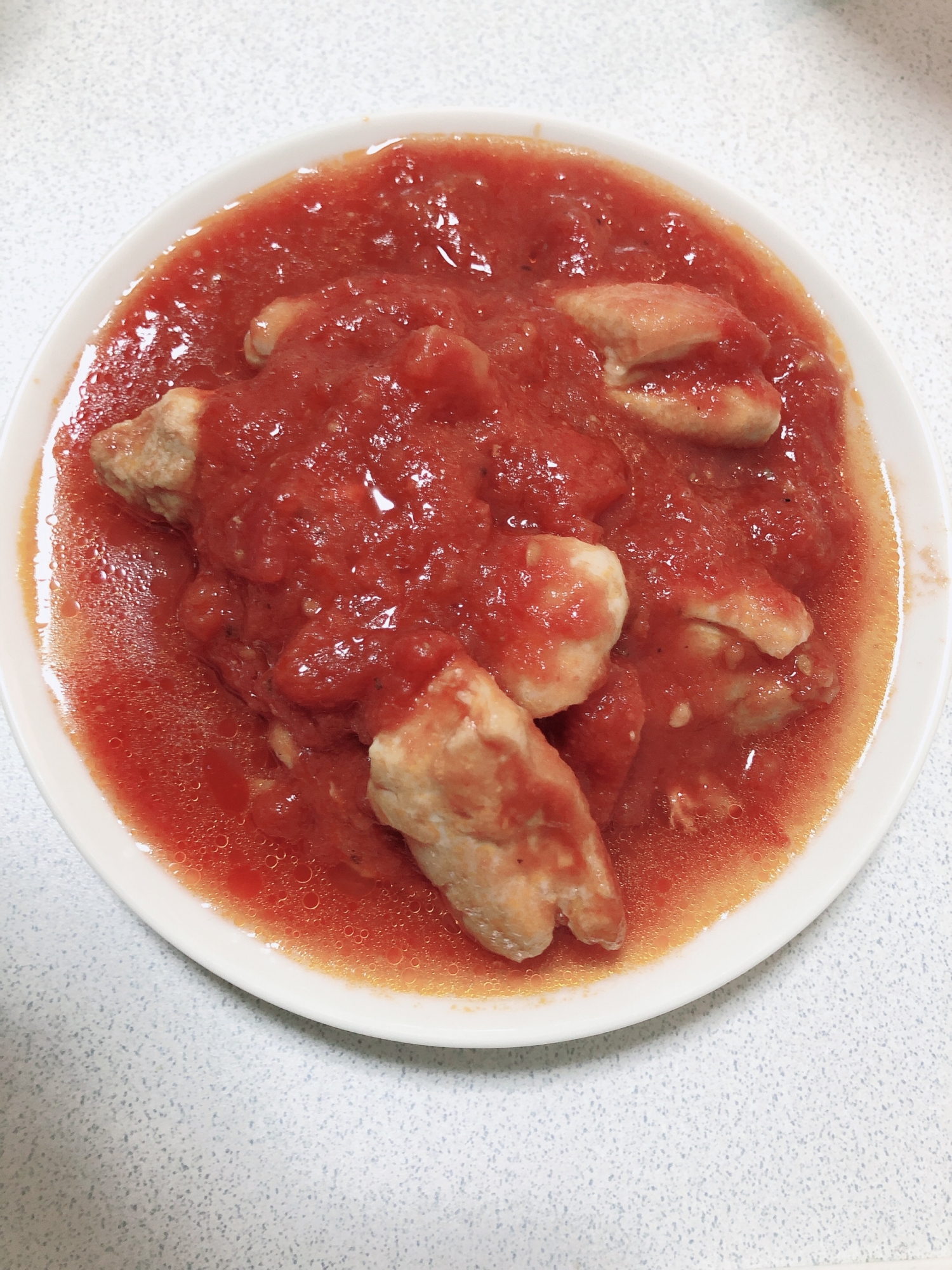 シンプルな鶏モモ肉のトマト煮