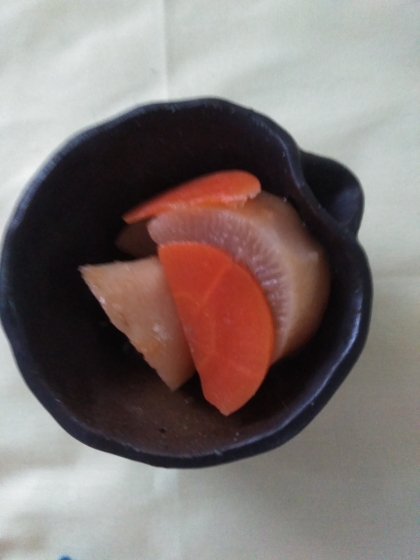 定番☆お母さんの味♪大根と人参の煮物