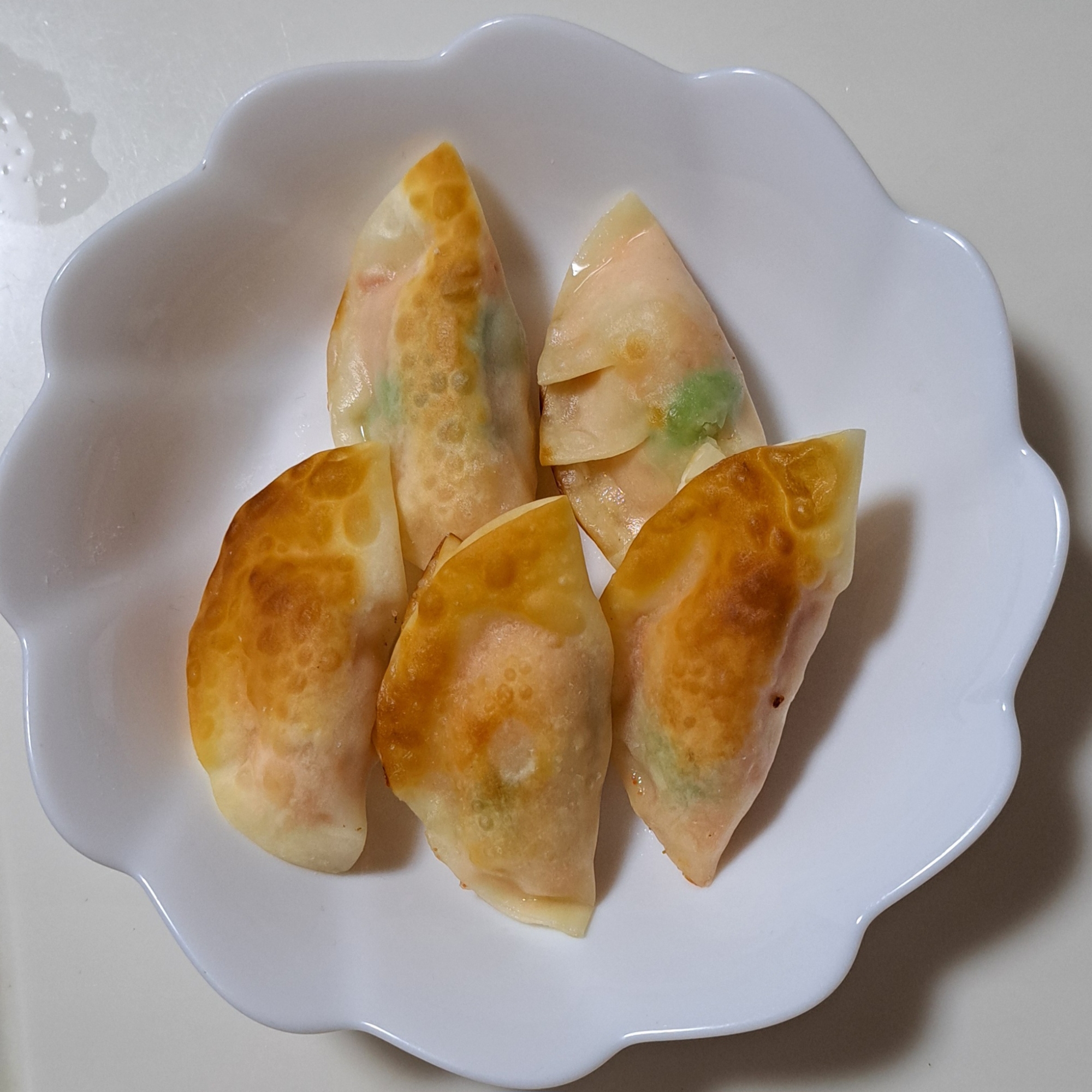 餃子の皮でポテトとたらこの包み焼き