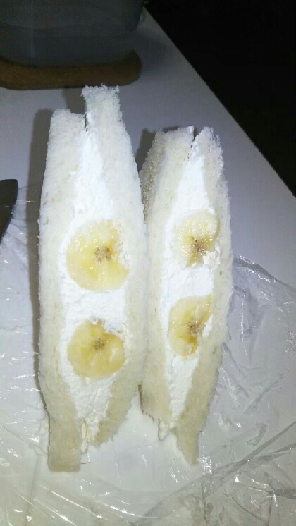 クリームバナナサンドイッチ