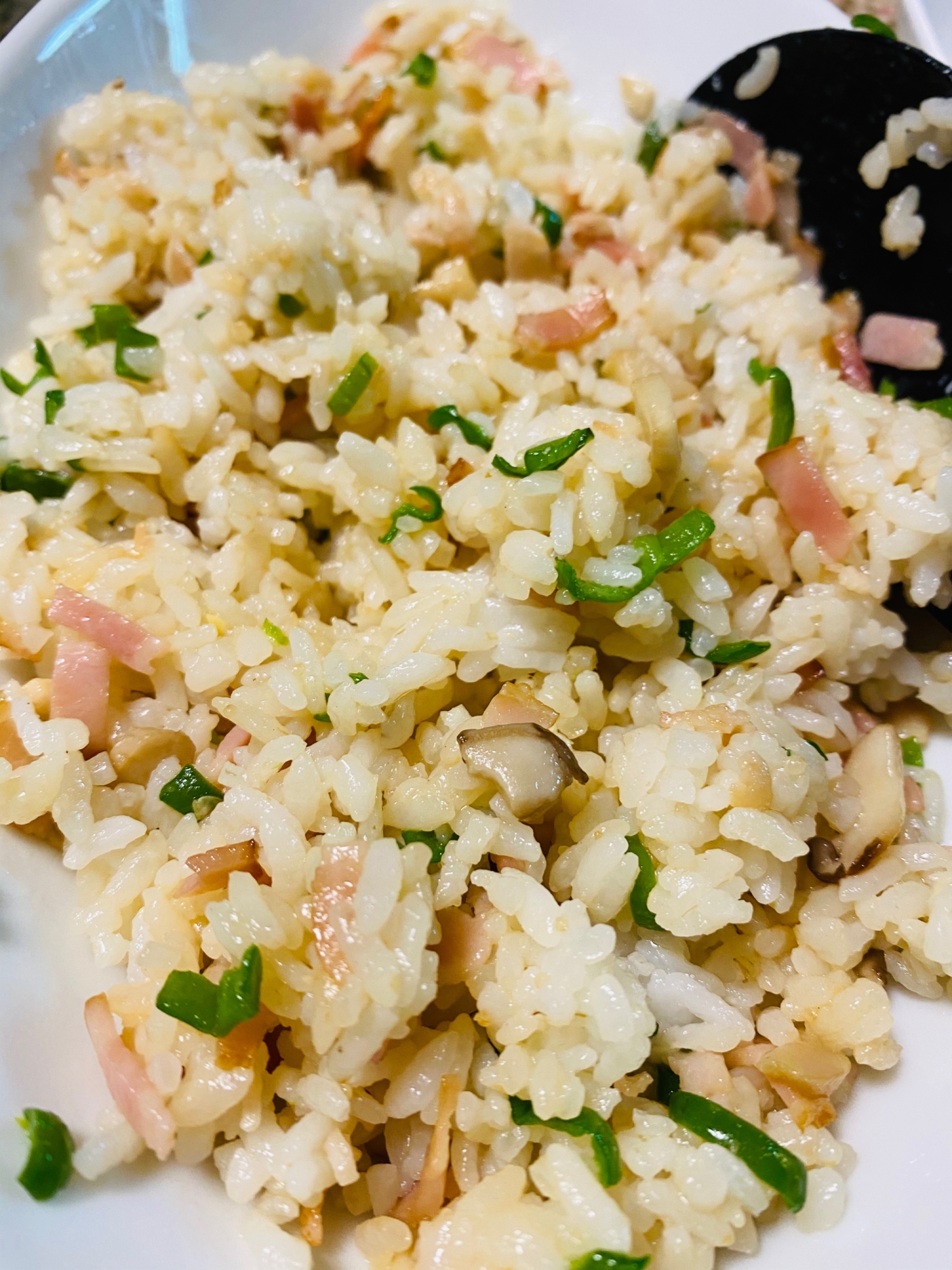 冷蔵庫の余った食材で、カラフル炒飯