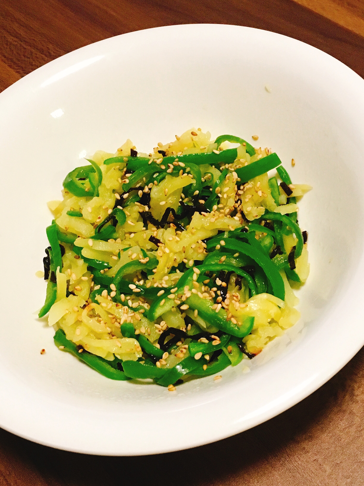 レンジで簡単！じゃがいもとピーマンの塩昆布あえ