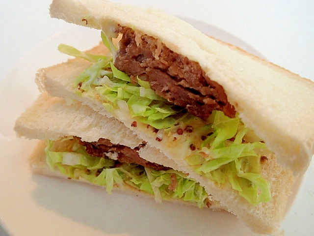 白菜とハンバーグのサンドイッチ