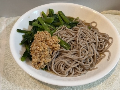 小松菜ととろろ昆布と納豆の冷そば