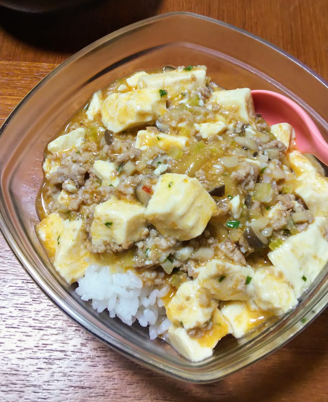 セロリ香る、麻婆豆腐丼