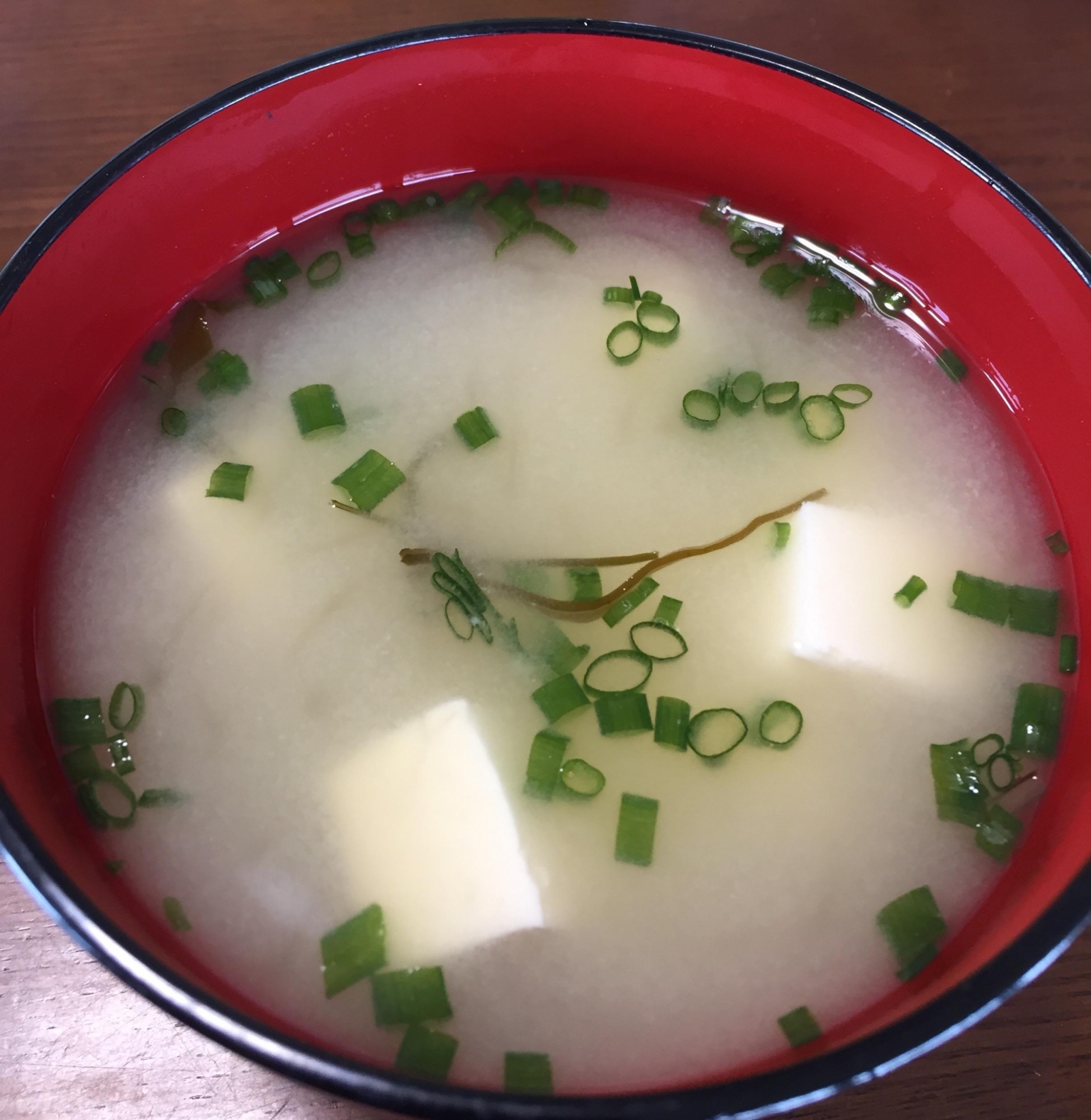 切り昆布と豆腐のお味噌汁