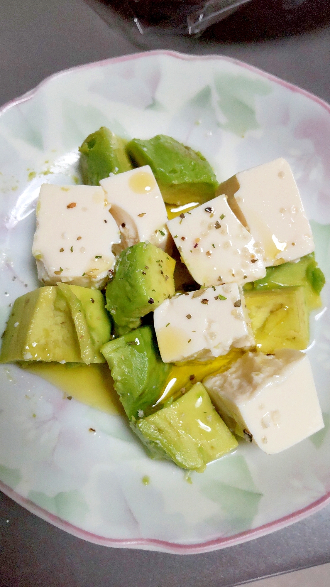 アボカドと豆腐のオリーブオイルサラダ