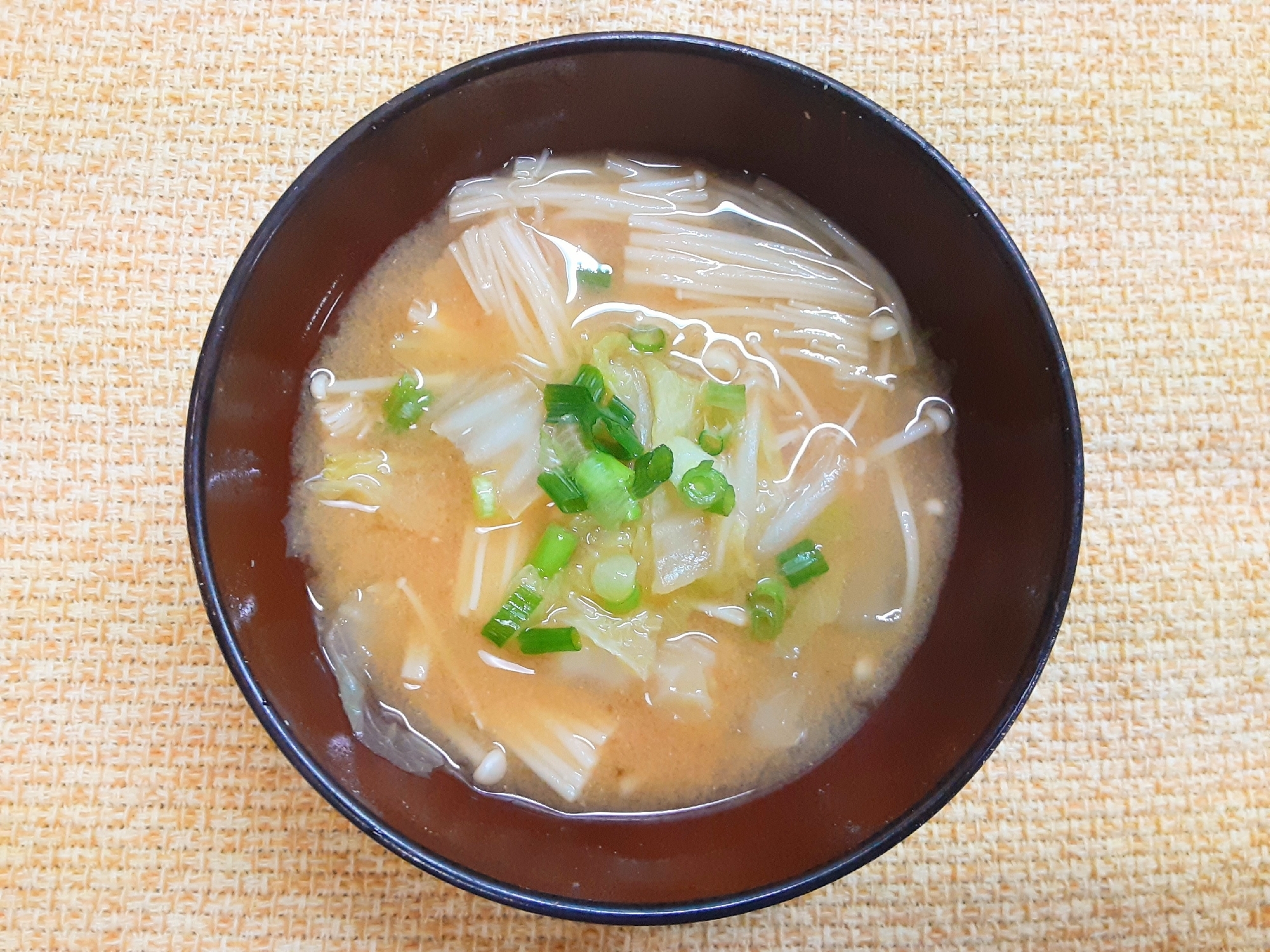 白菜とえのきの味噌汁