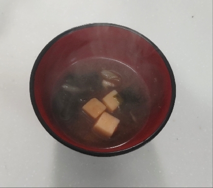 ねぎと豆腐と生わかめの味噌汁
