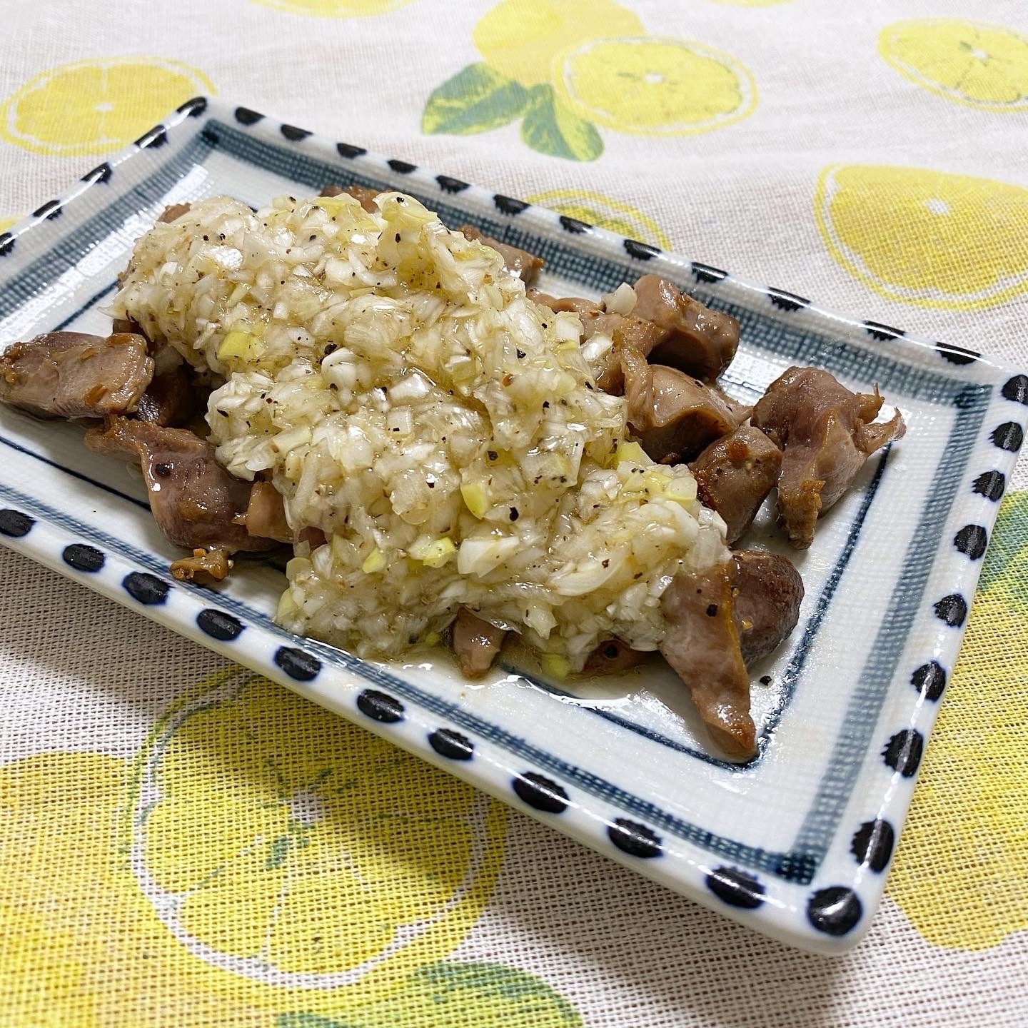 塩レモンで食べる砂肝