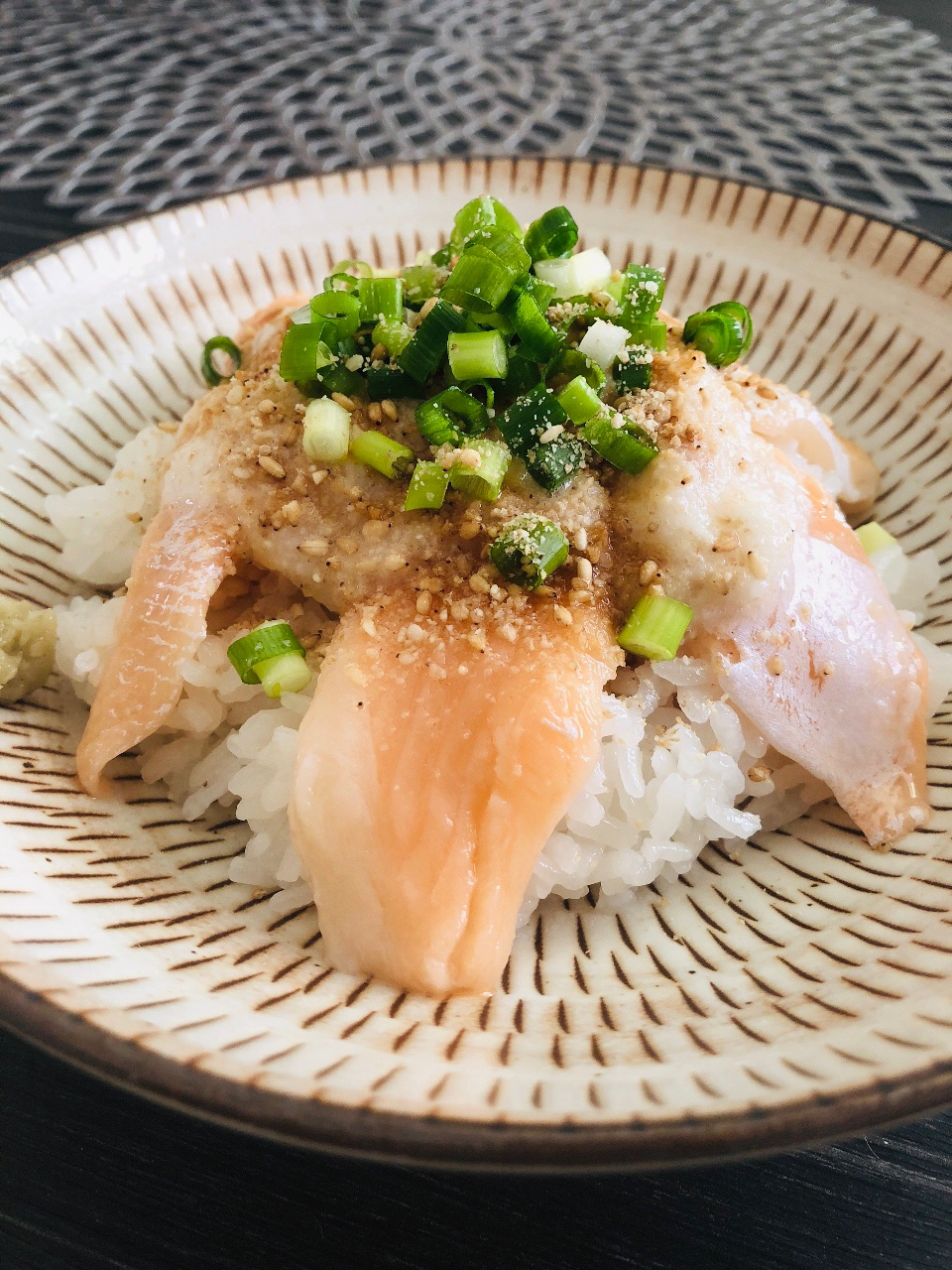 サーモンはらす丼