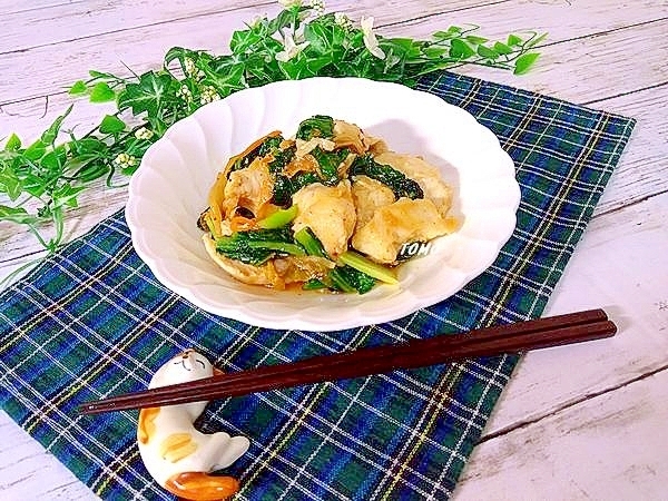 ご飯が進む！小松菜と鶏胸肉のキムチ炒め