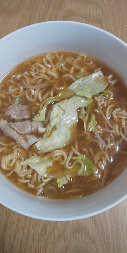 豚バラレタスラーメン