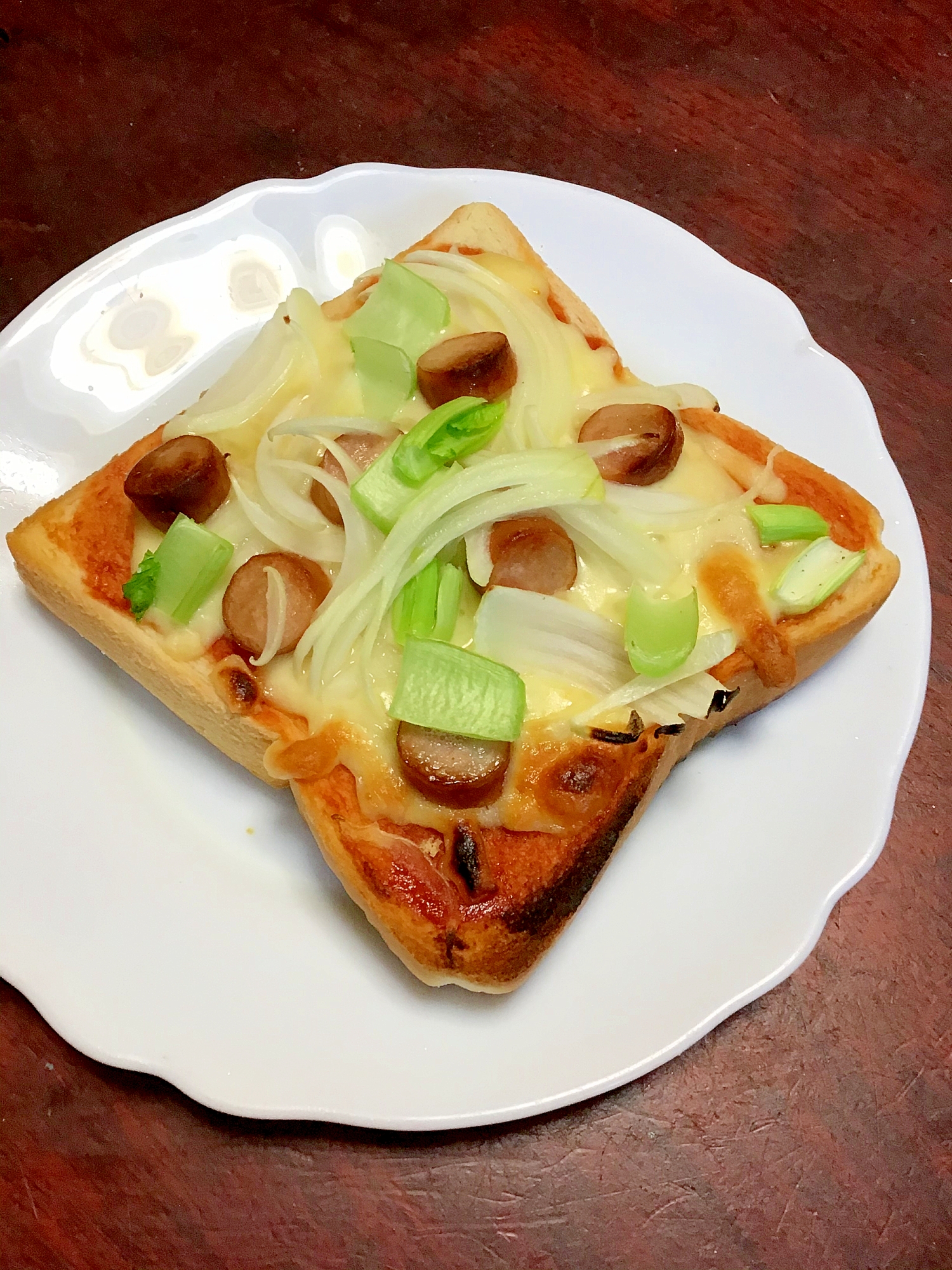 小松菜とウインナーと玉ねぎのピザトースト。