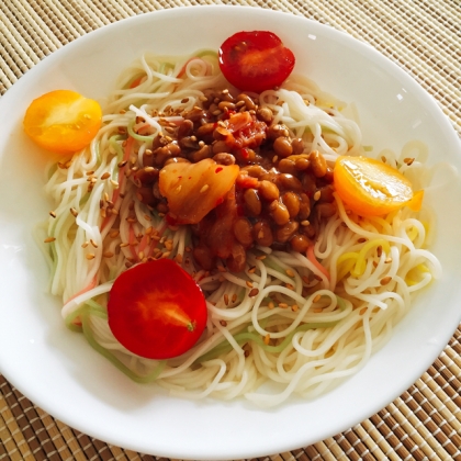 夏の間お世話になった素麺も最後の1束！息子のキムチを少々もらっちゃいました(^^;
ピリ辛納豆がめっちゃ美味しくって、今日もズルズルっとアッと言う間に完食です♡