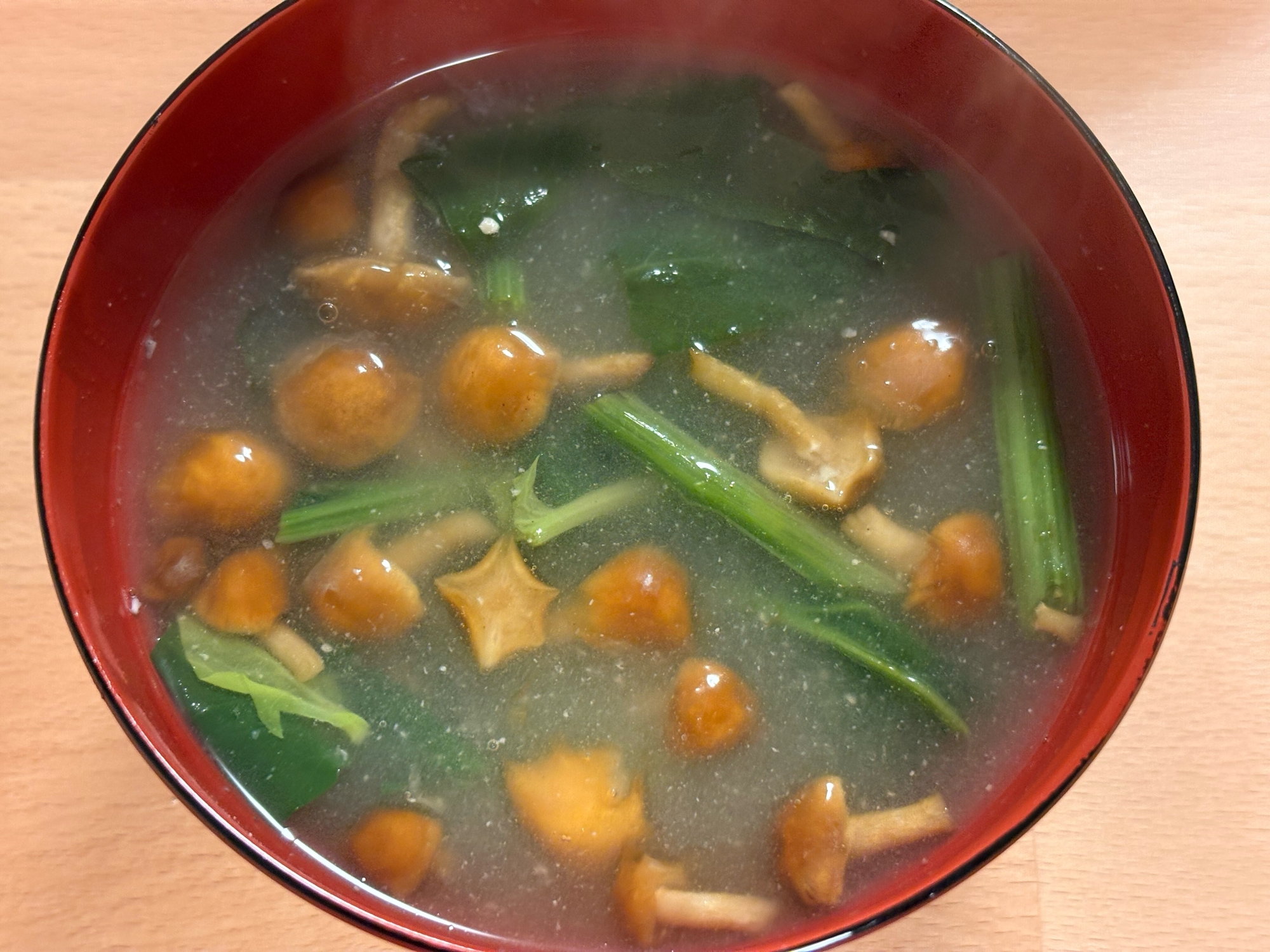 ほうれん草となめこの味噌汁