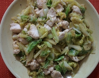 安い胸肉で、鶏とキャベツの味噌炒め