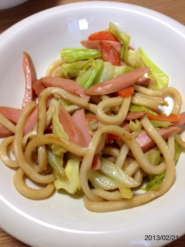 魚肉ソーセージで焼うどん