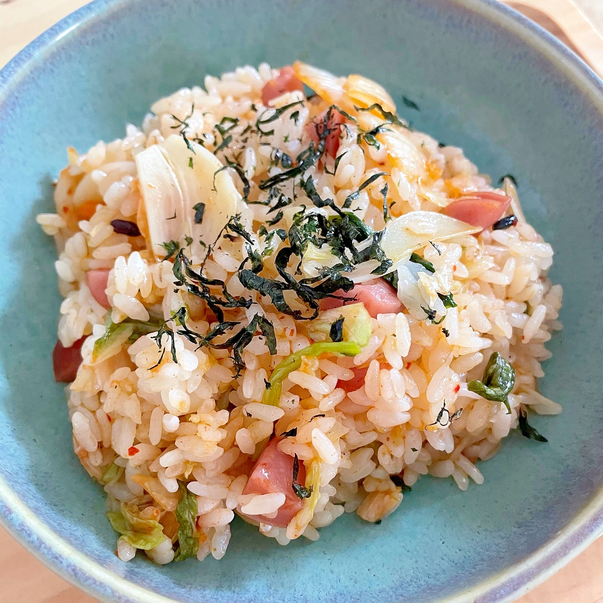 休日のお一人様昼ご飯！ニンニク入りキムチ炒飯