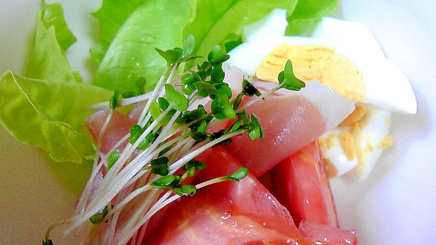 生ハムと野菜のサラダ　塩麹ドレッシングで