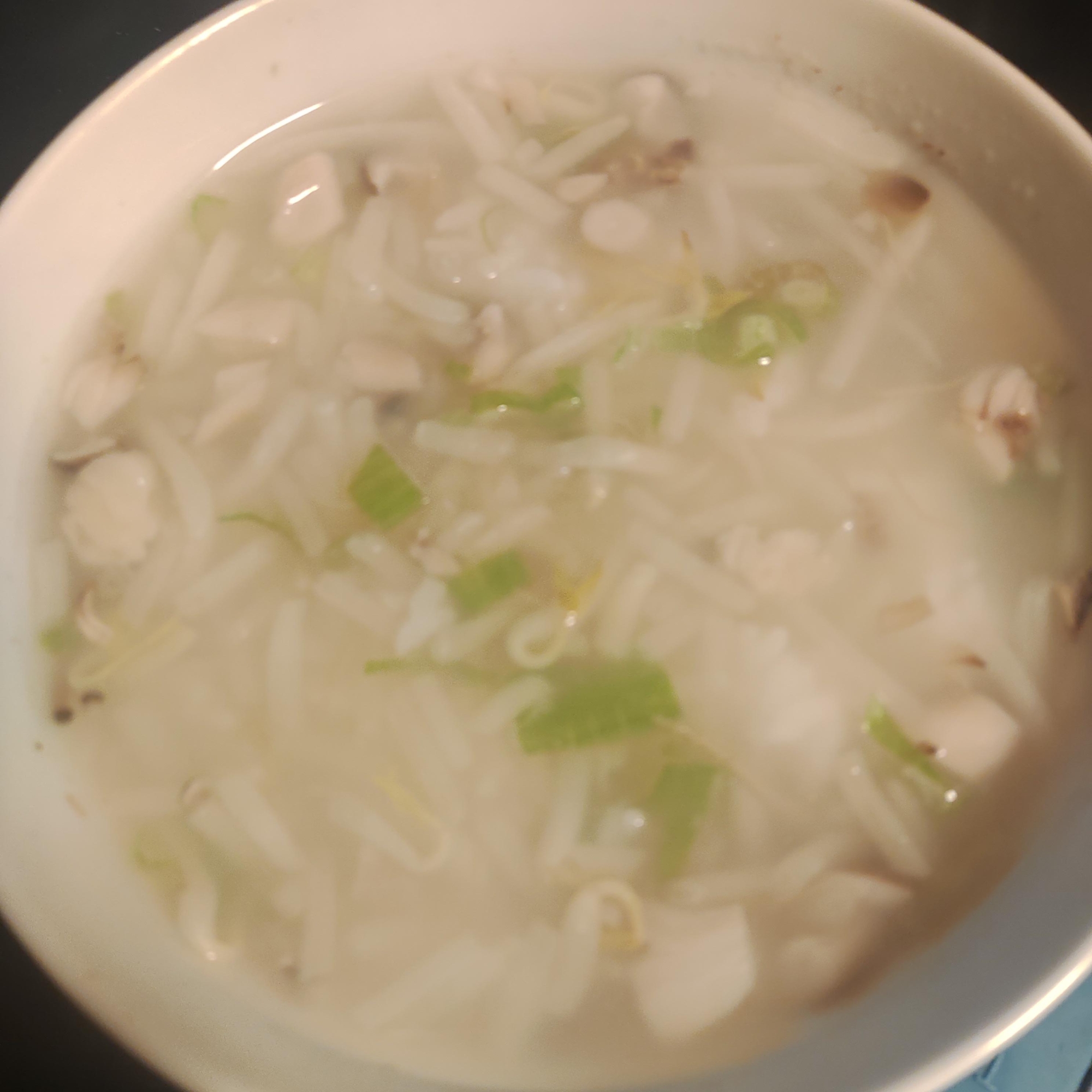 もやし、ねぎ、しめじの雑炊