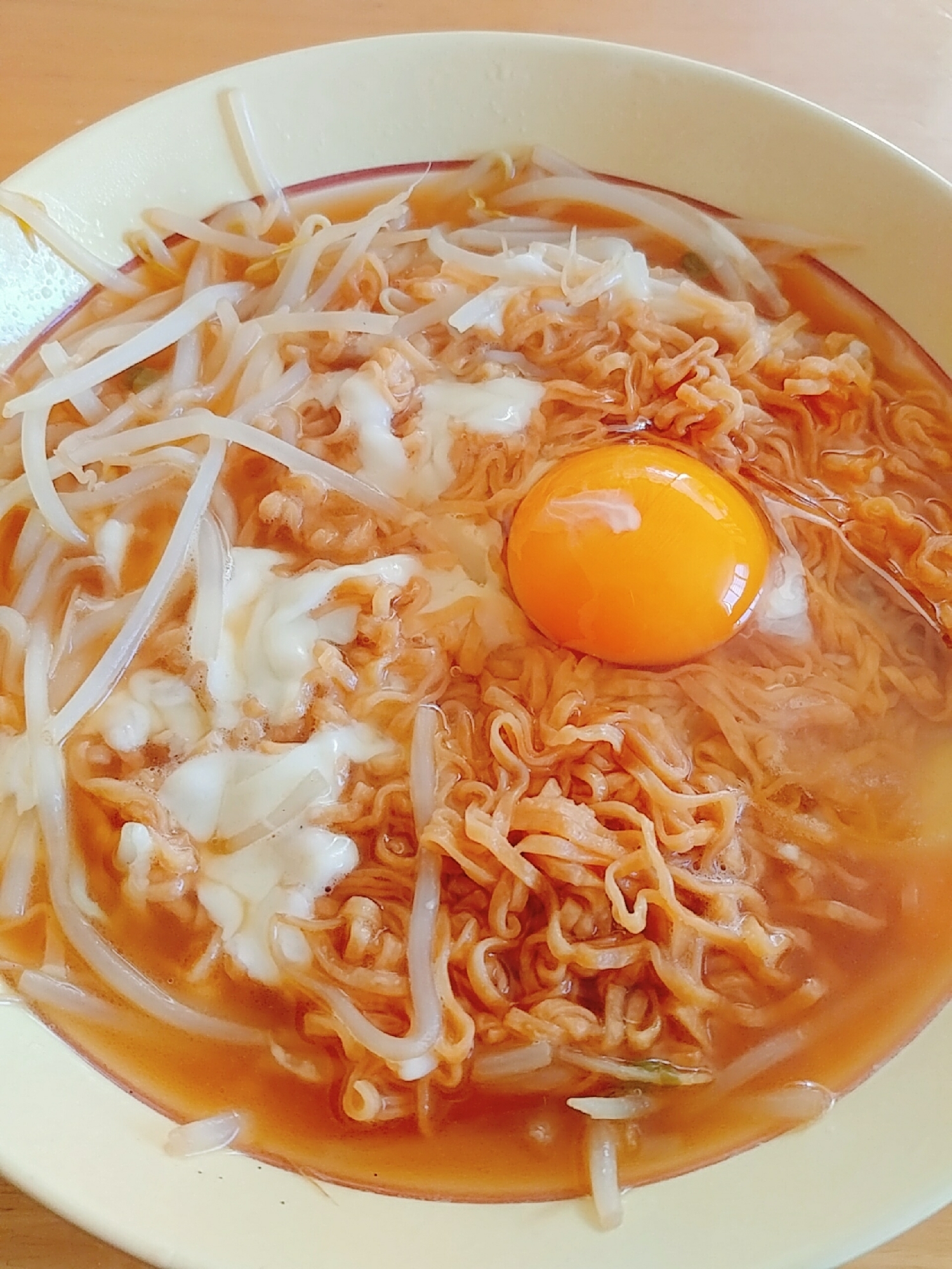 もやしとチーズのチキンラーメン 生卵のせ レシピ 作り方 By やっすん 楽天レシピ もやしとチーズのチキンラーメン 生卵のせ レシピ 作り方 By やっすん 楽天レシピ