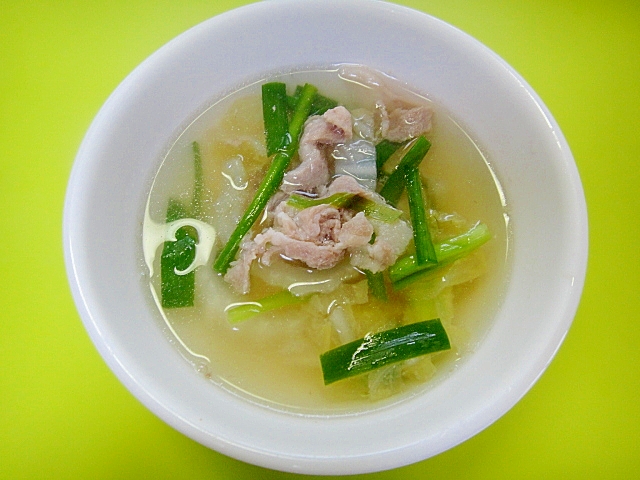 白菜と豚ニラのスープ