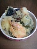 昨日の天ぷら、沢山揚げたので、今日は天丼でゴチなりました☆
天丼のたれも手作り、いいですね！ちょっぴり甘めがいい感じです♪
ごちそうさまでした☆