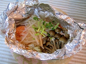 ノンオイル♪もやしとシメジで、鮭のホイル焼き