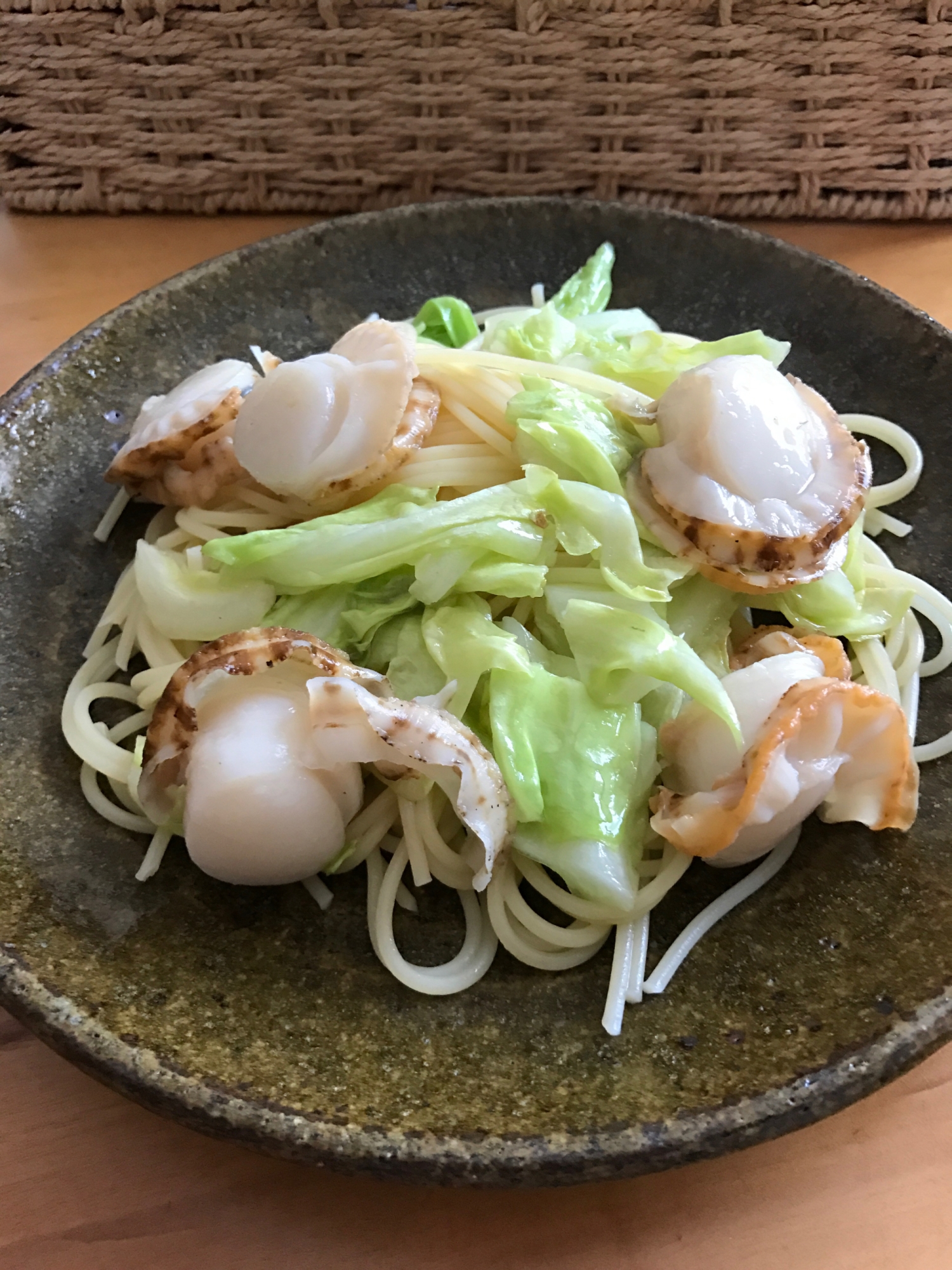 ベビーホタテと春キャベツのパスタ