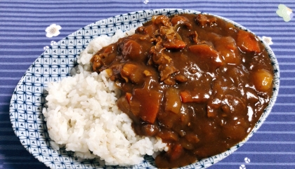 確かにカレーと言えばビール‼︎が大多数ですね。個人的にはカレーと言えば冷奴です笑