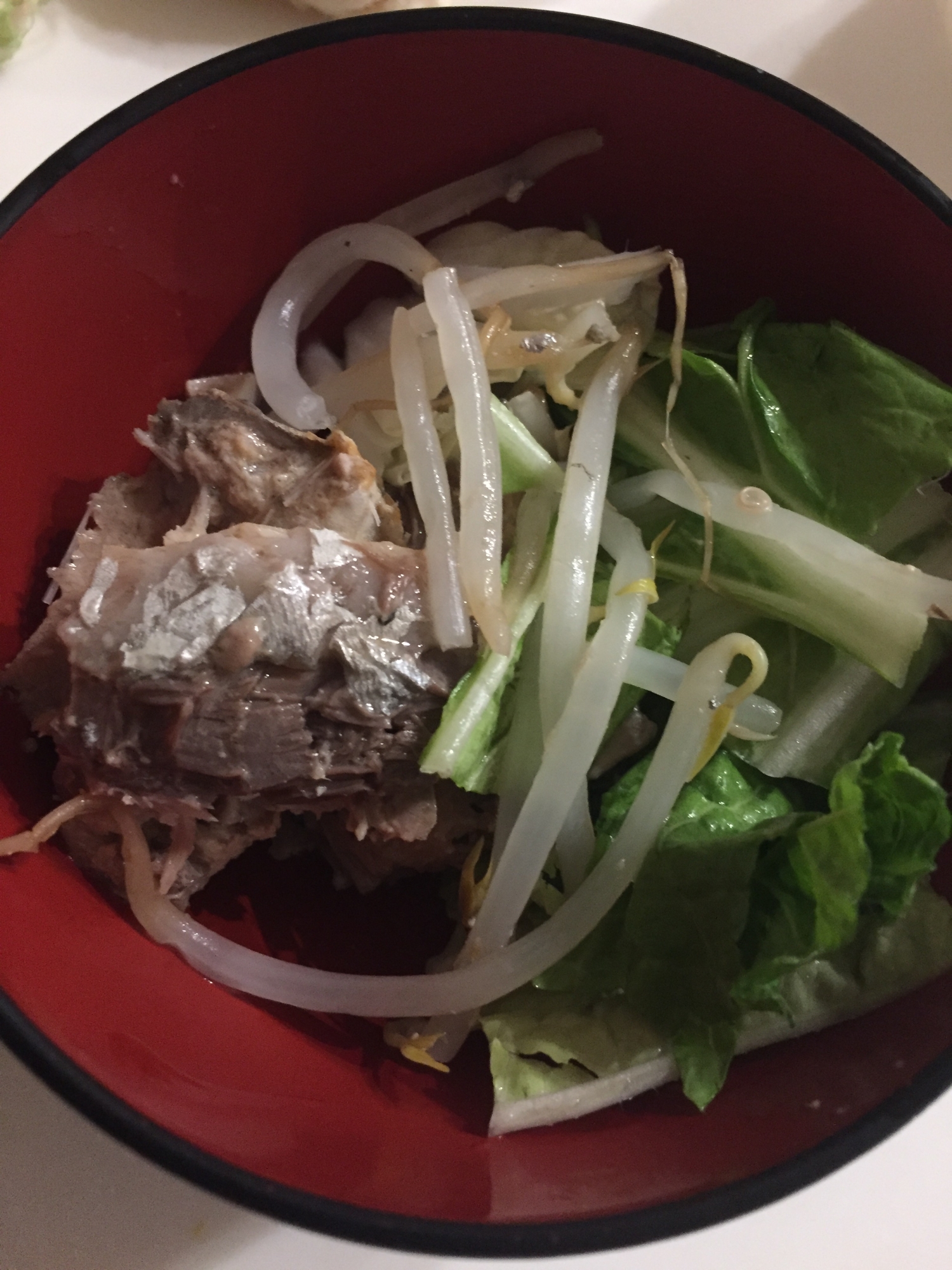 鯖の水煮缶と野菜蒸しのサラダ！