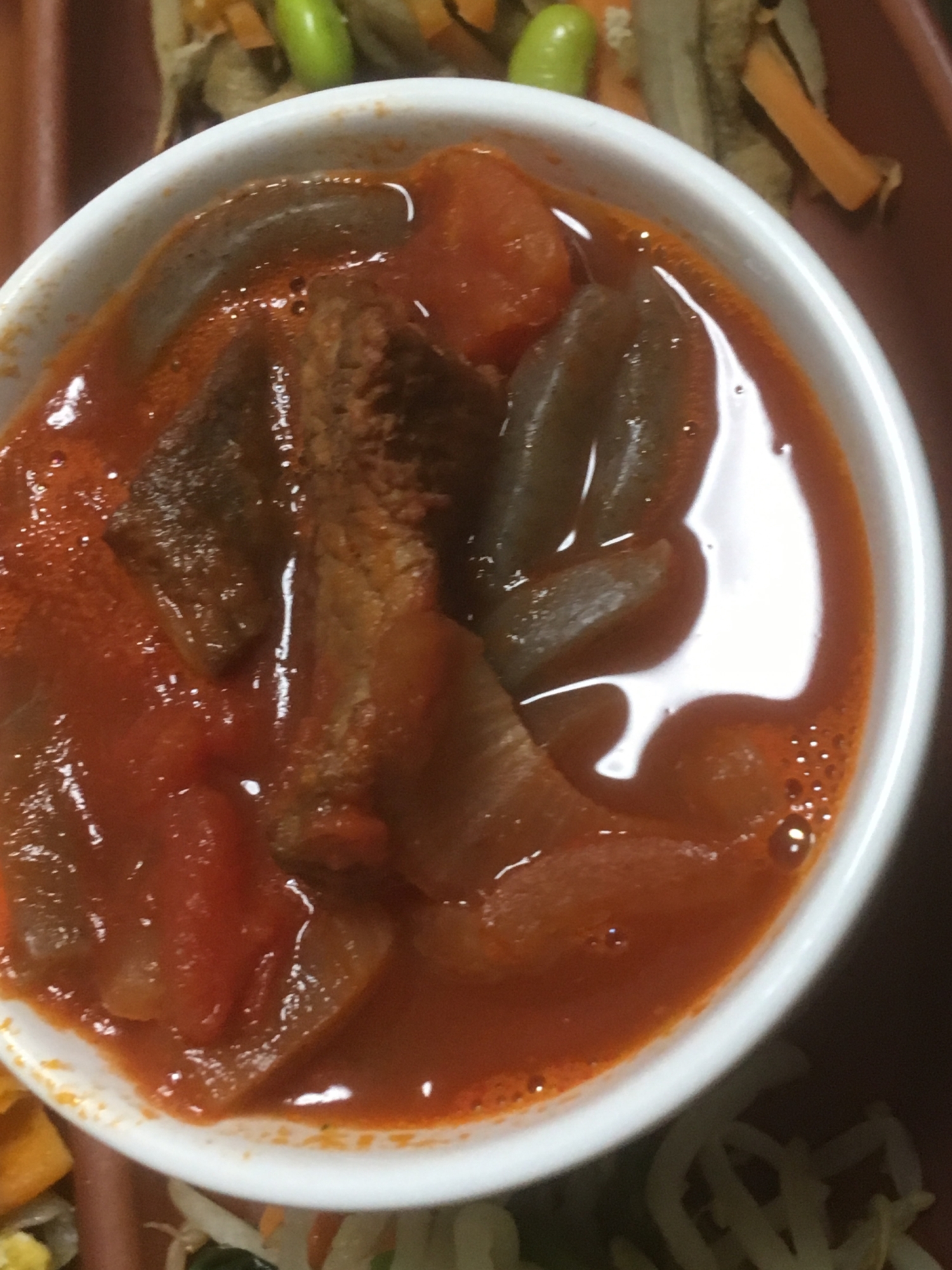 牛すじの赤ワイントマト煮込み