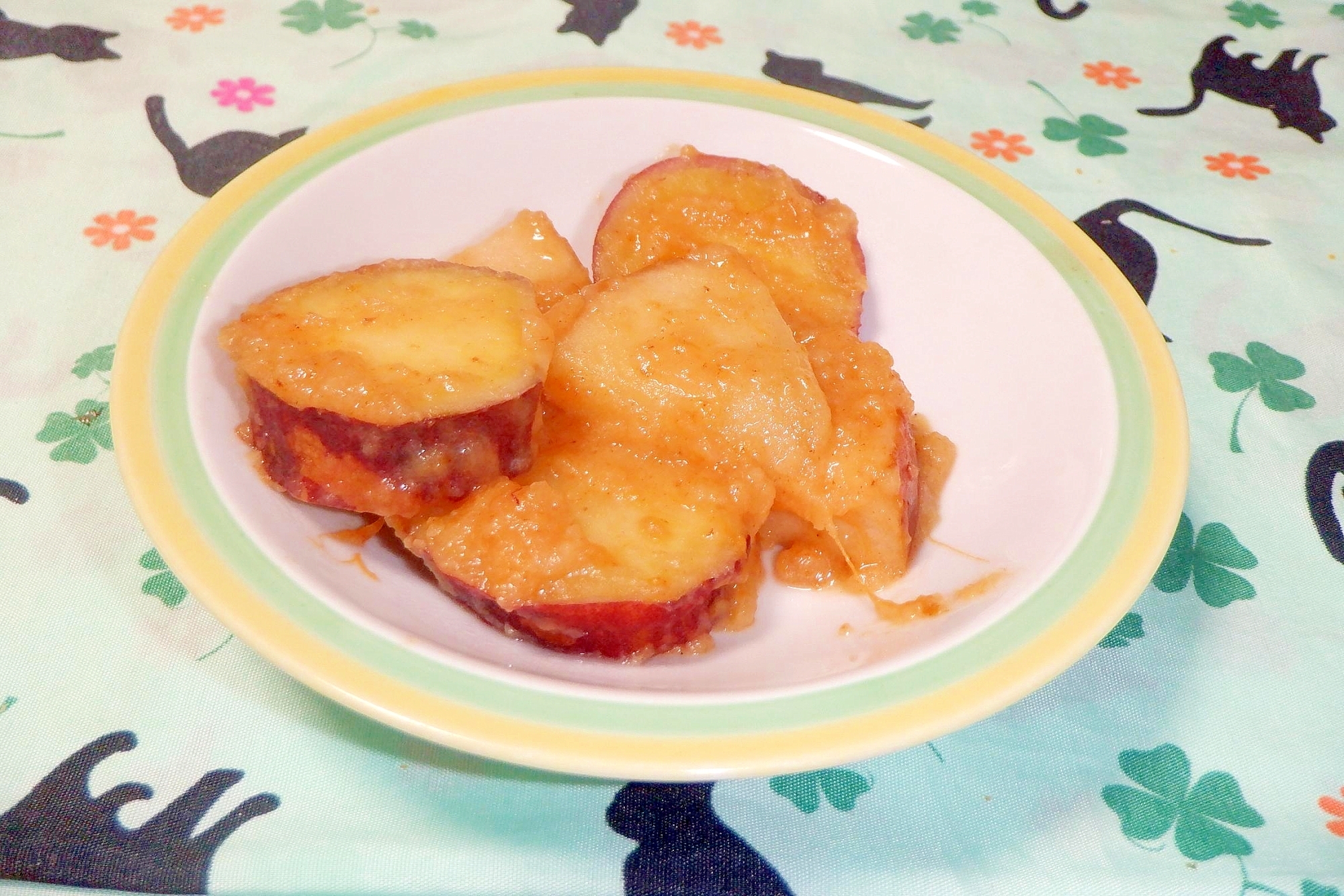 クリスマスに♡水無しで作るさつま芋とりんごの甘煮