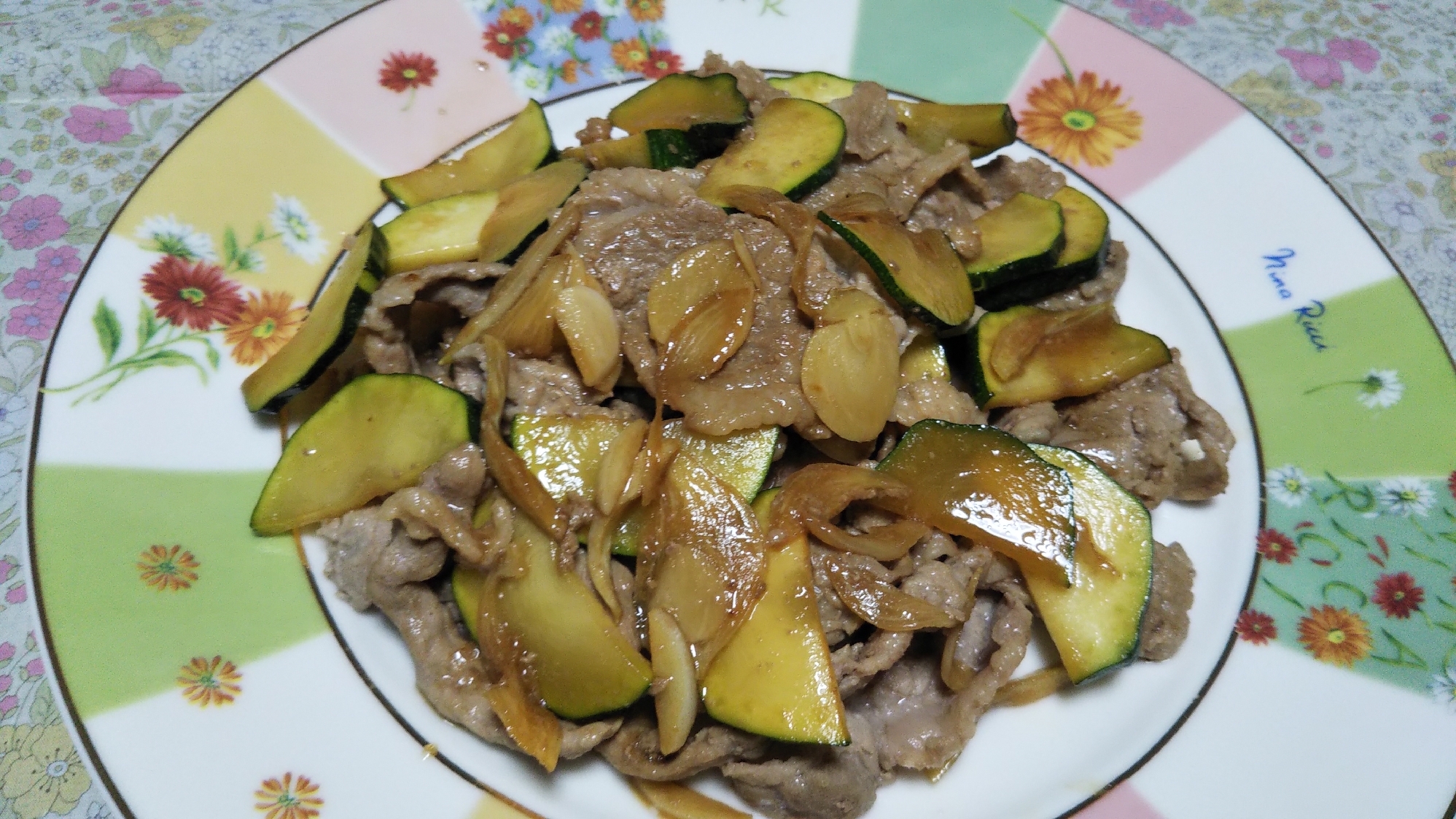 ズッキーニと豚肉のにんにく醤油炒め☆