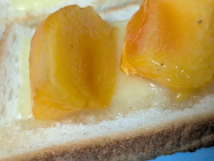 チーズトーストアレンジ 柿のせて蜂蜜かけて