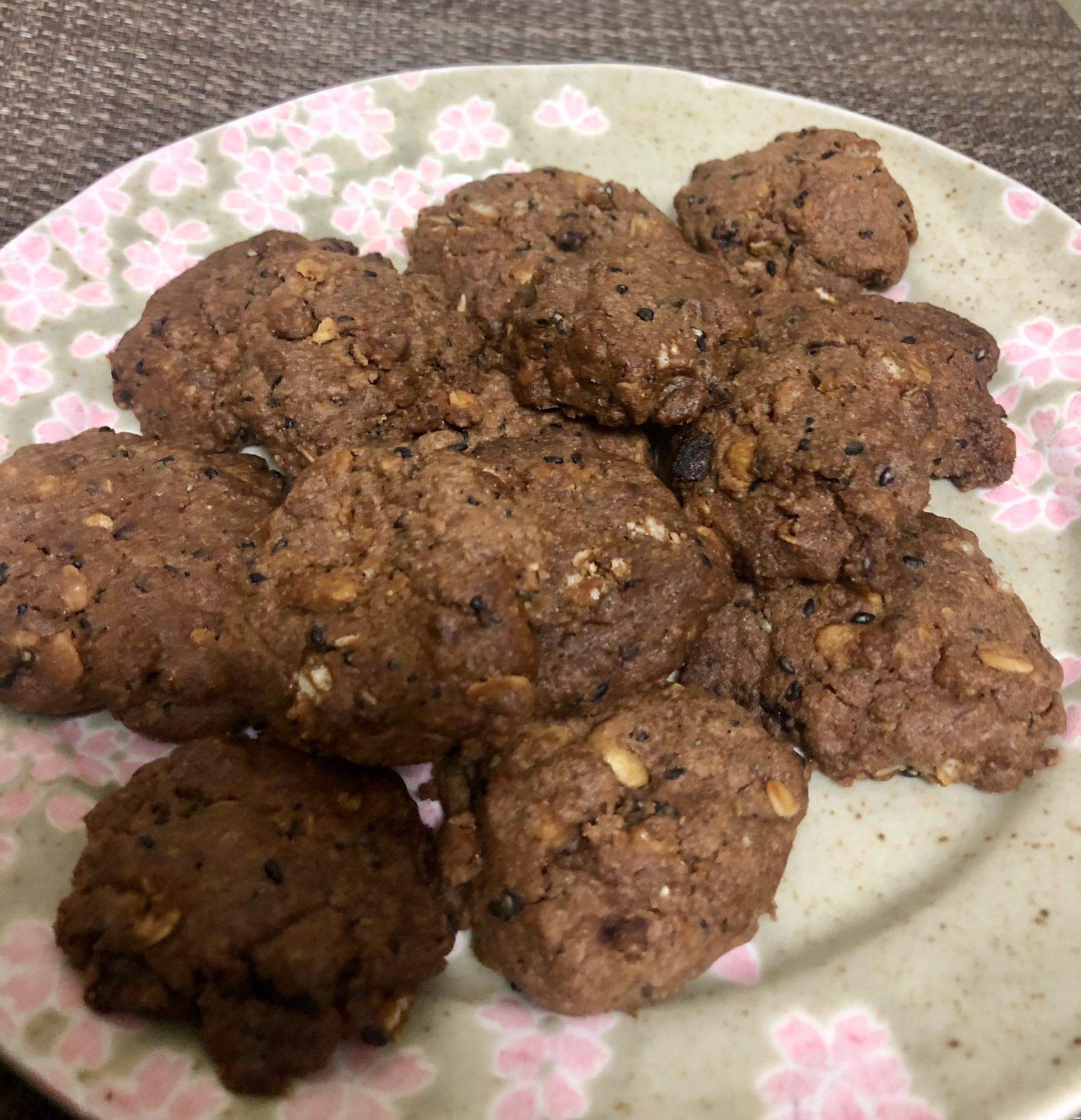 チョコバナナグラノーラの黒ごまクッキー