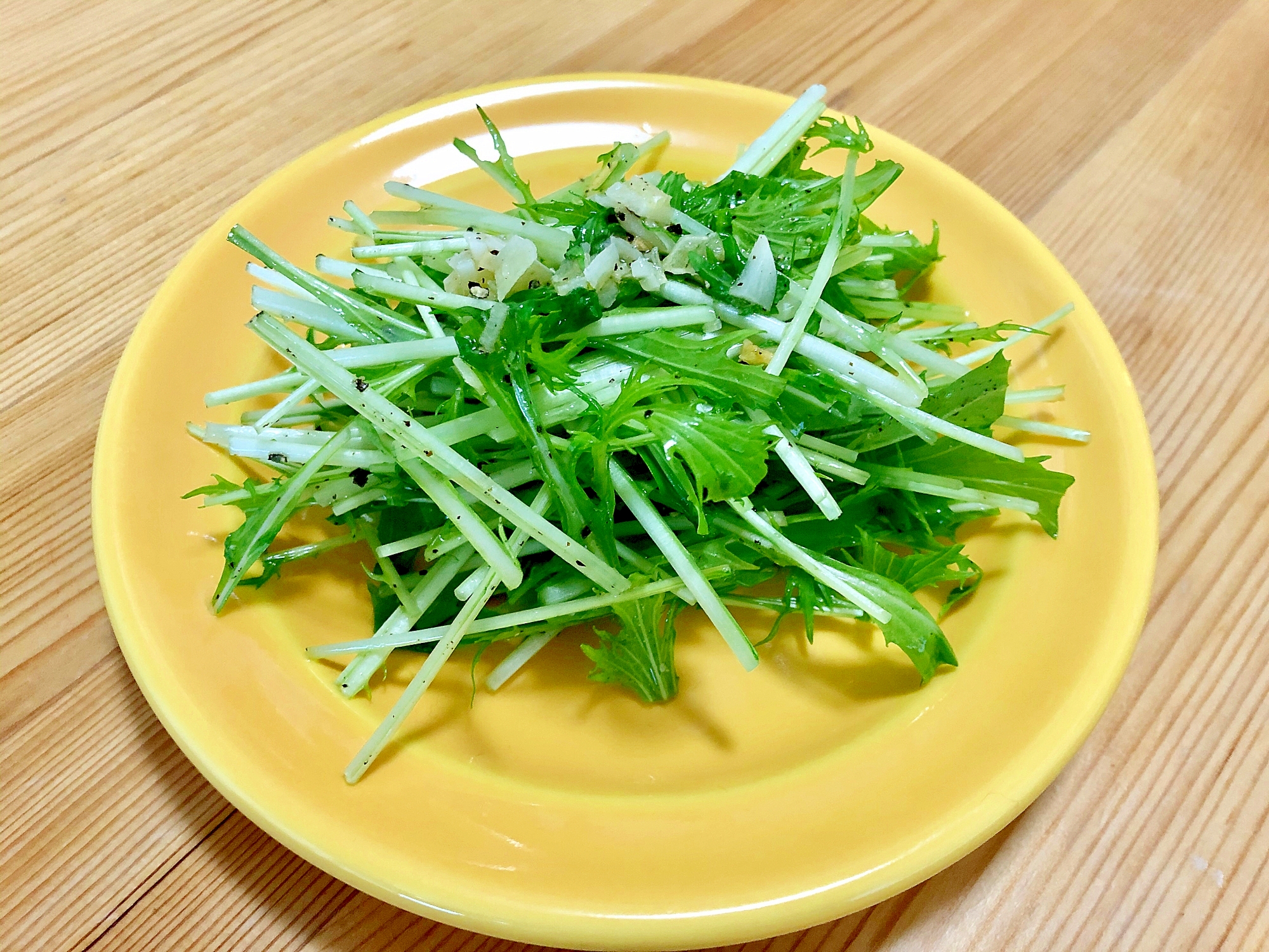 シャキシャキサラダ⁉︎☆水菜のガーリック炒め