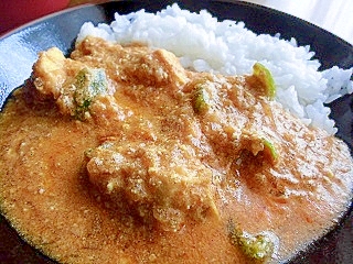 クリーミーなトマトチキンカレー