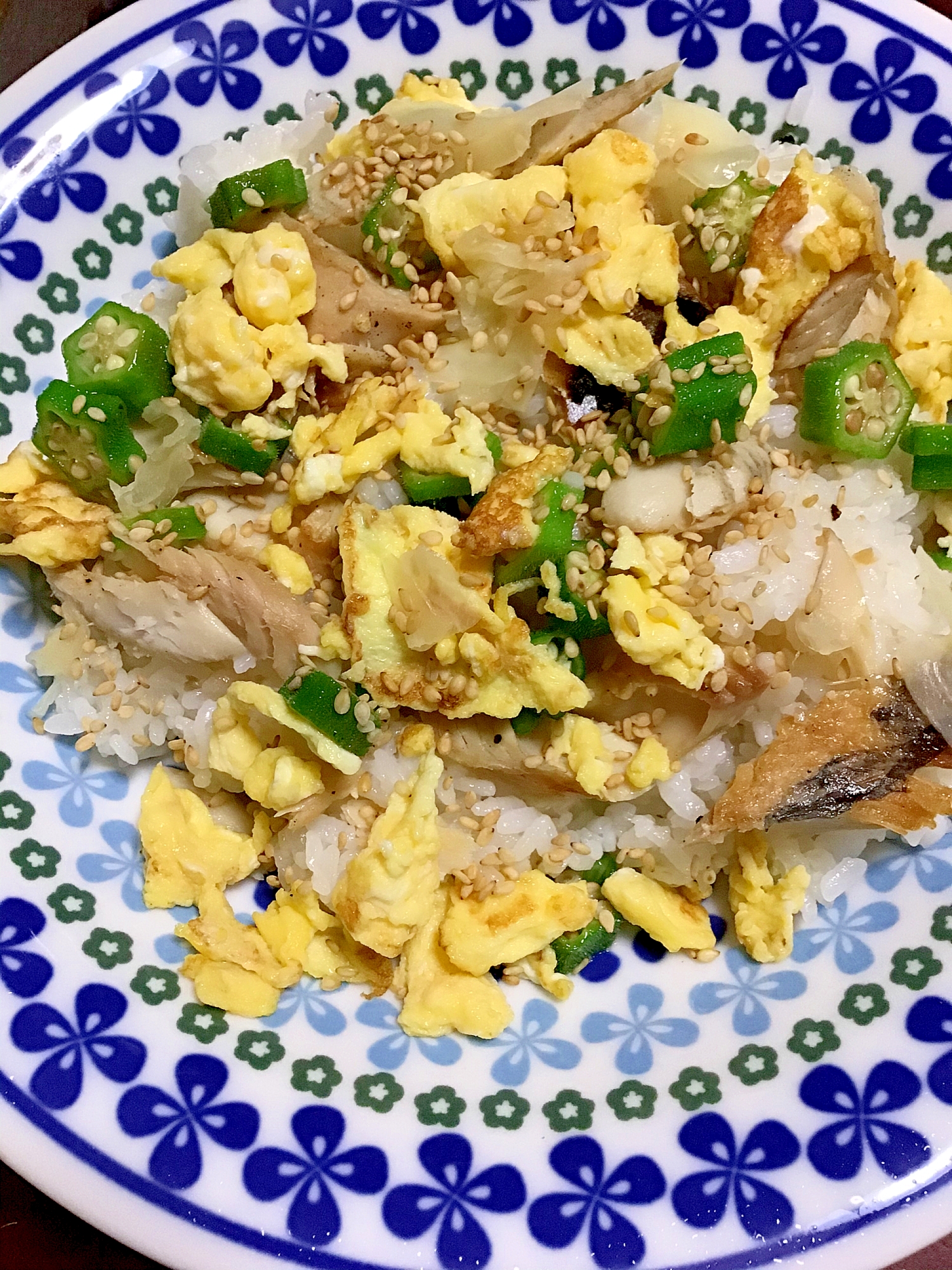 ホッケの干物とオクラと卵そぼろのチラシ寿司。
